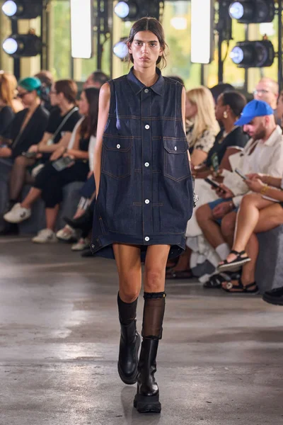 Look 14
